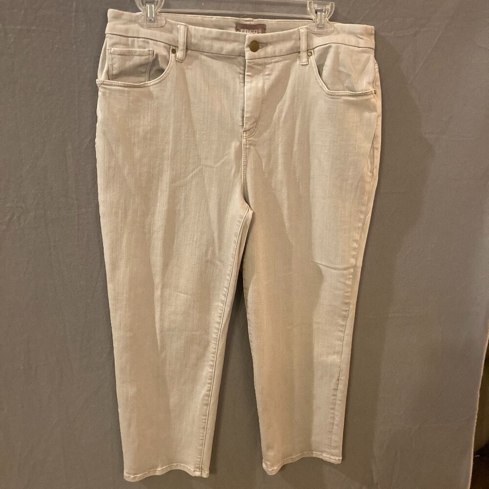 Chicos Stretch Capri Pants Size 2 (Size M/8) Beige 5 Pocket Zip and Button Close